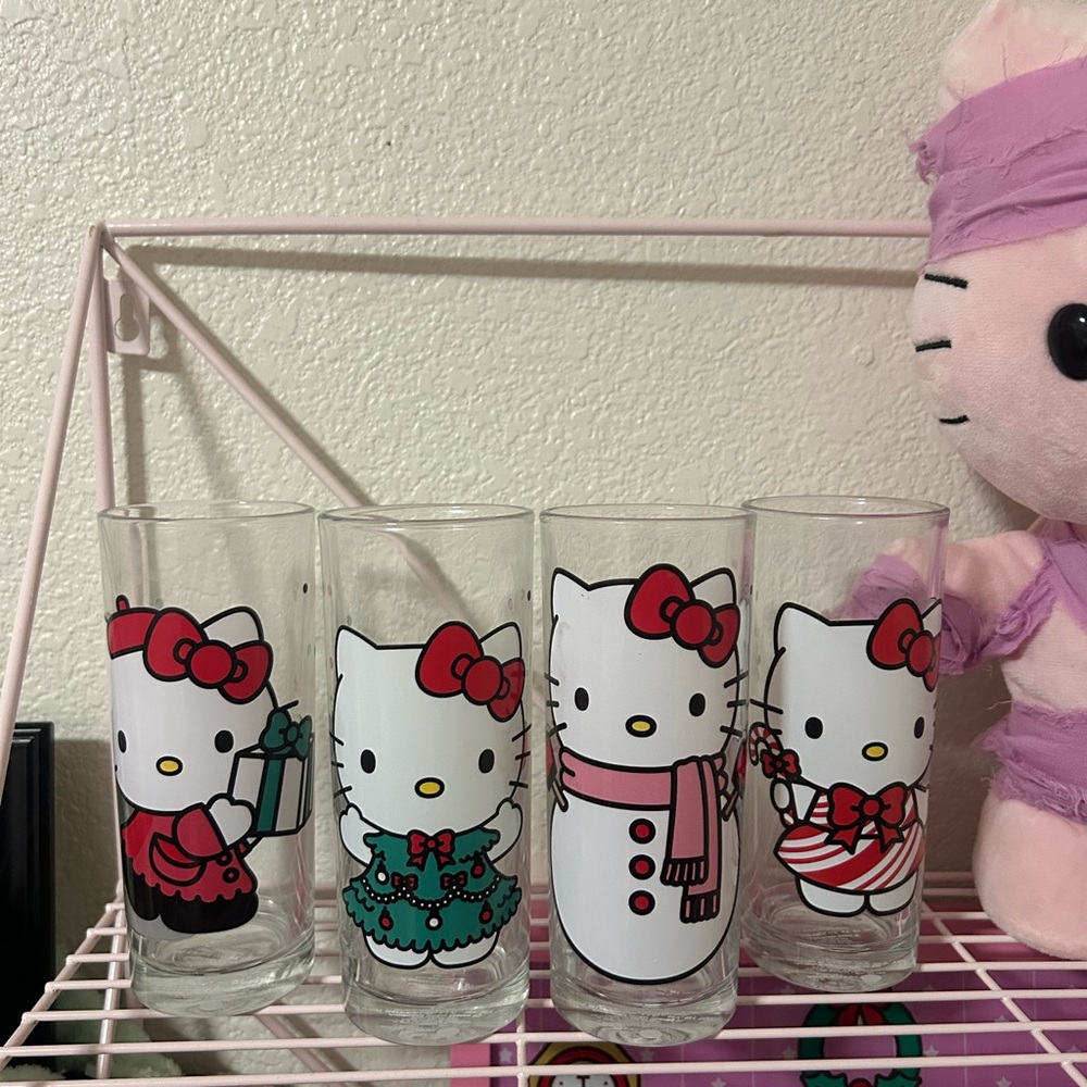 Hello Kitty christmas glassware set of 4